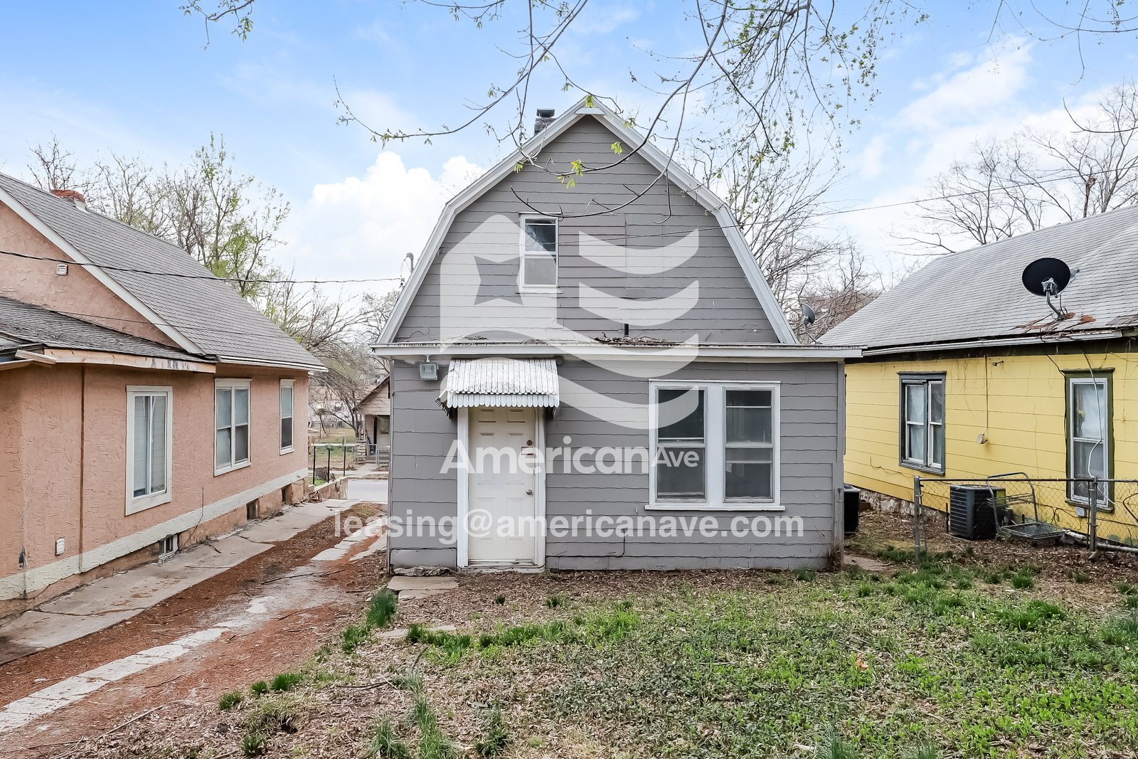 Building Photo - 136 Lawndale Ave