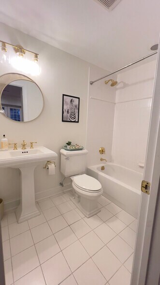 Building Photo - 8298 Elm Shade Ct