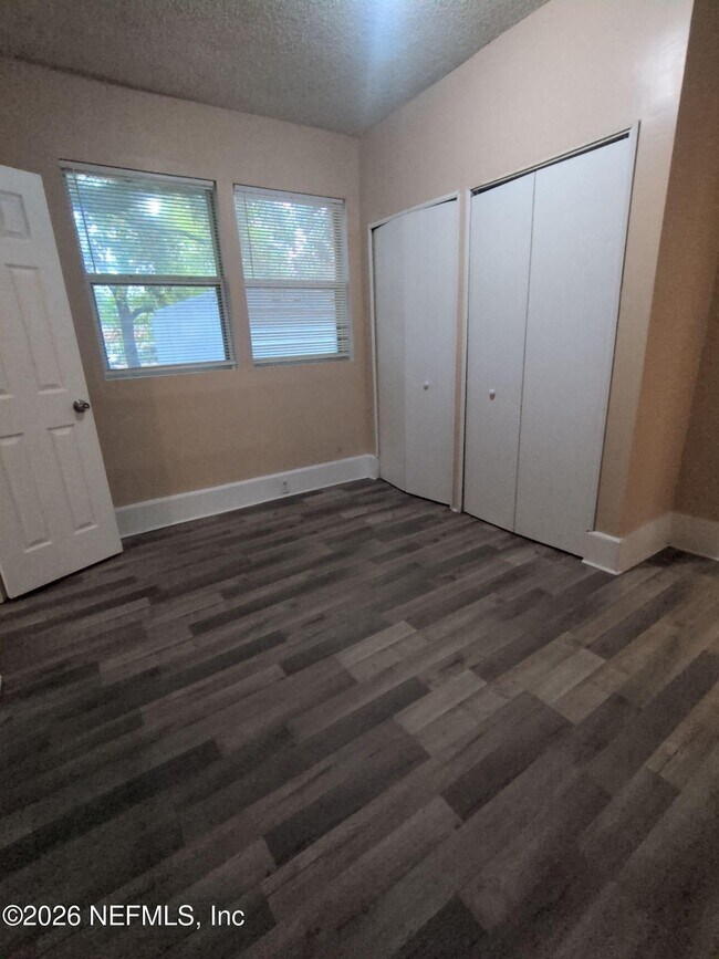 Building Photo - 1319 Steele St