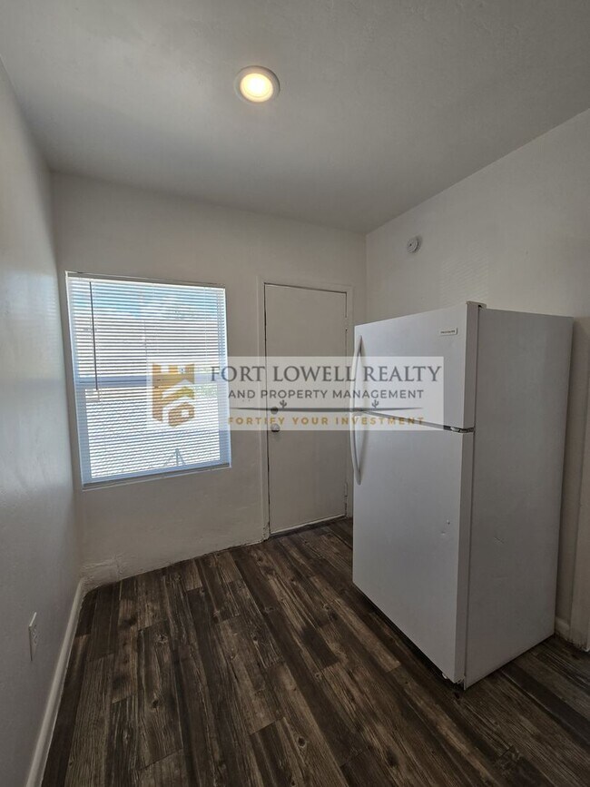 Building Photo - One Bedroom with Yard at Stonedale Apartme...
