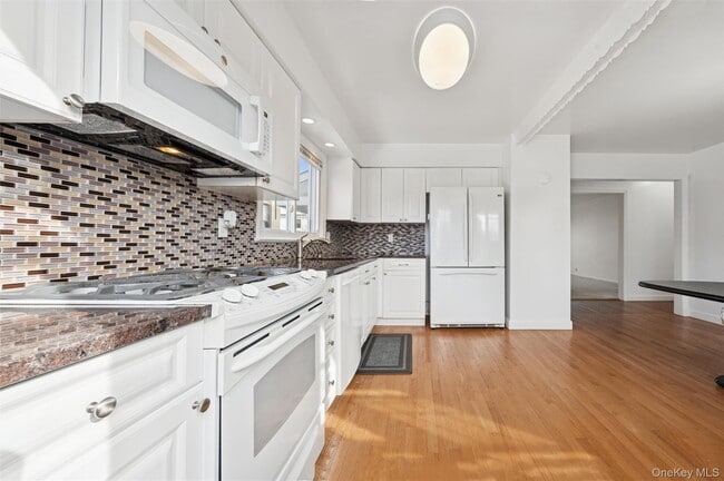 Building Photo - 138 Colonial Pl