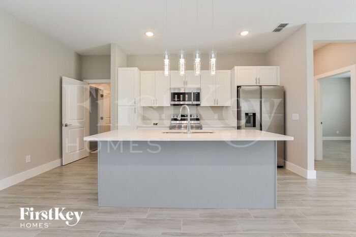 Building Photo - 330 Athabasca Pl