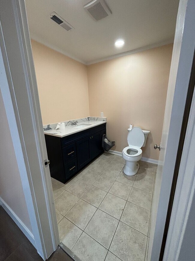 Building Photo - Newly Renovated Stunning Home