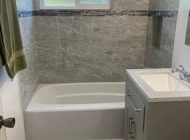 Beautiful charming restroom - 14547 Hallwood Dr