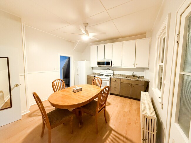 Building Photo - 5 Lincoln Ave