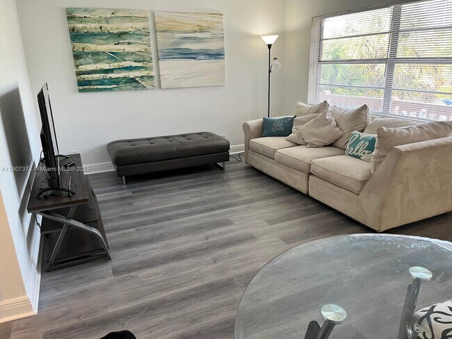 Building Photo - 241 SE 9th Ave