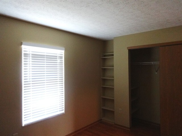 Building Photo - 15 Glengary Dr