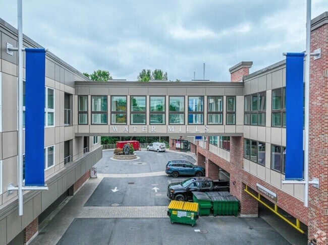 Building Photo - 350 Pleasant St