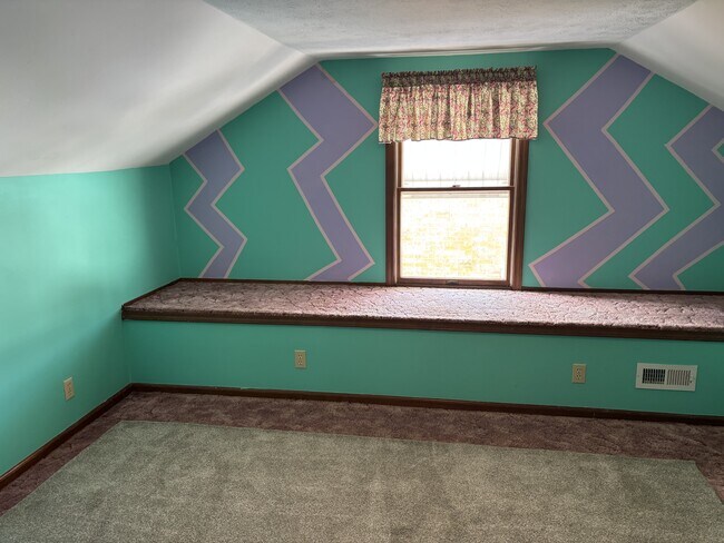 Building Photo - 18 Bender St NE