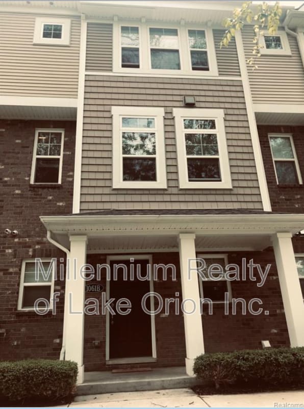 Building Photo - 1061 N Sherman Dr