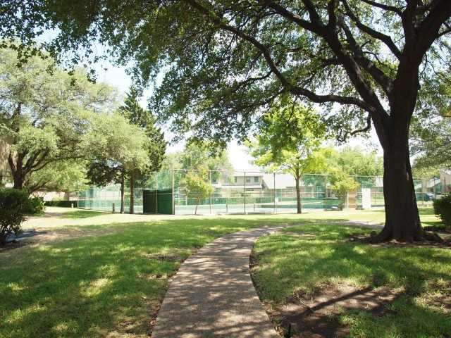 Building Photo - Spacious Townhouse in North Austin!