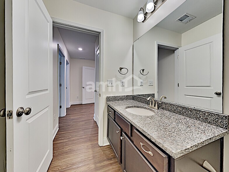 Building Photo - 129 Sweetgum Drive