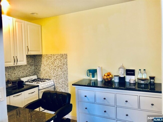 Building Photo - 400 Fairview Ave