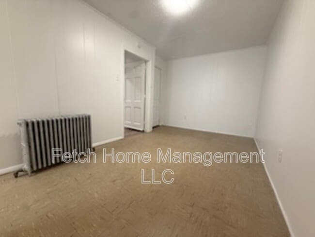 Building Photo - 347 S George St