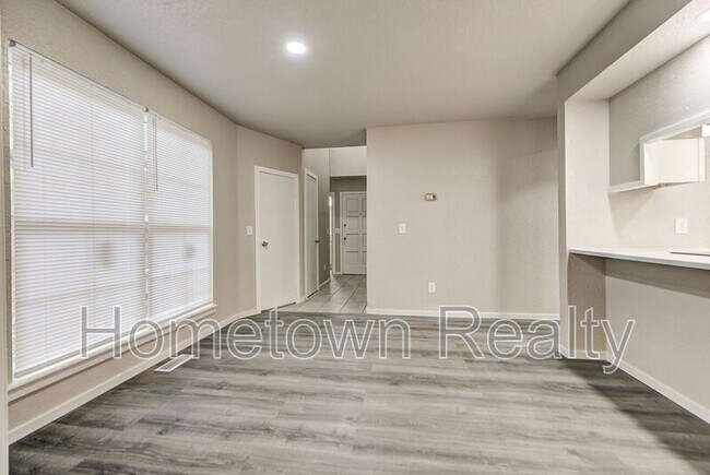 Building Photo - 6460 W Hefner Rd