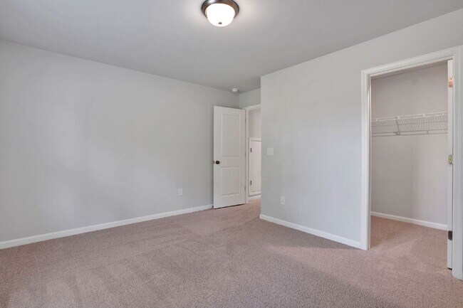 Building Photo - Elegant 4 Bedroom 2.5 Bathroom Home Near Downtown Greenville $2,400/mo rent