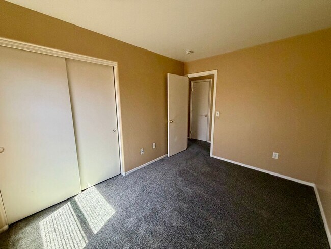 Building Photo - spacious 4-bedroom, 3-bathroom house is perfect for those looking for a comfortable and convenien...