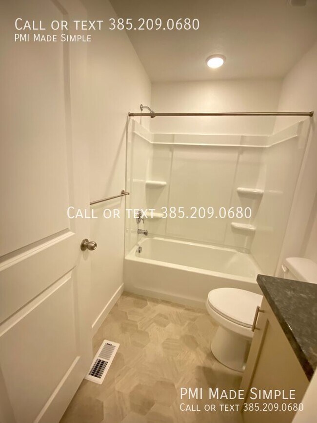 Building Photo - Clear and Bright, Newer Townhome in Rivert...