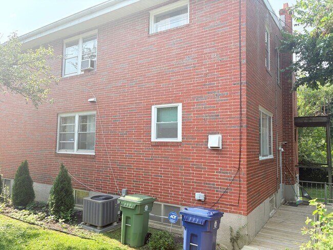 Building Photo - 6192 Northwood Dr