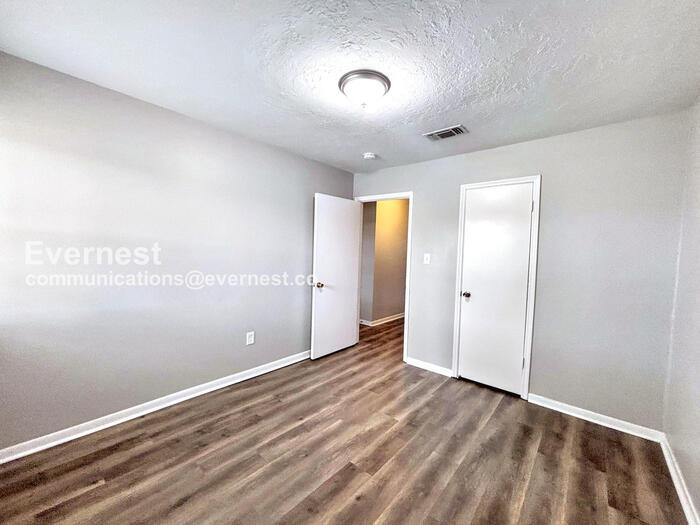 Building Photo - 12419 Lima Dr