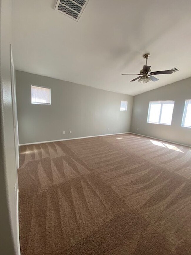 Building Photo - Southern Highlands 4 Bedroom- Single Famil...