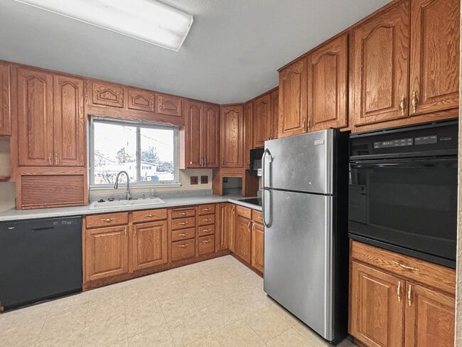 Building Photo - 2235 Clarkson Dr