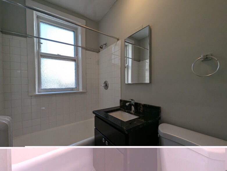 Building Photo - 4912 N Hoyne Ave