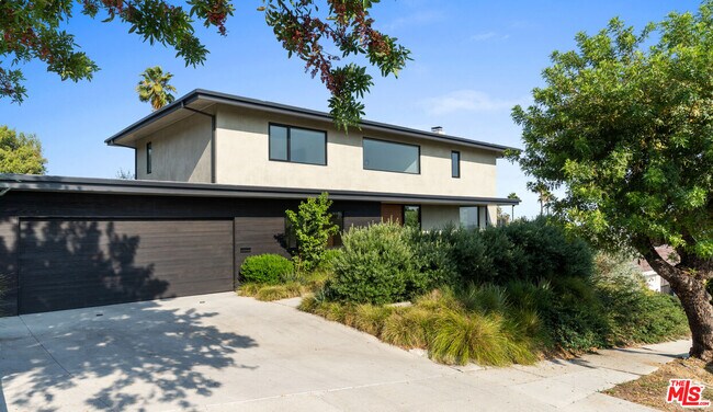 Building Photo - 2216 Winona Blvd