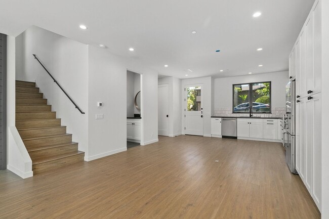 Building Photo - 28832 Shady Pl