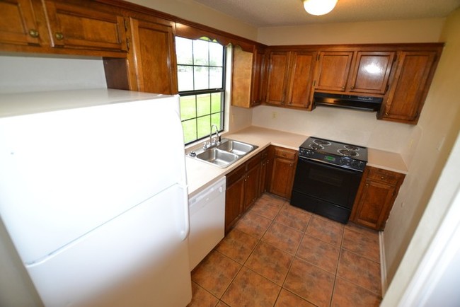 Building Photo - 1110 Willow Creek Dr