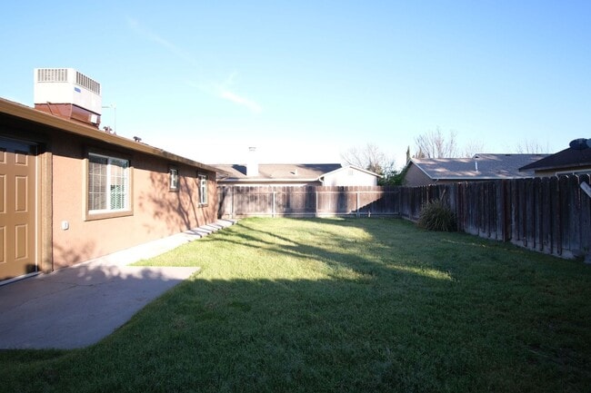 Building Photo - Beautiful 3 Bedroom 2 Bath home in Turlock