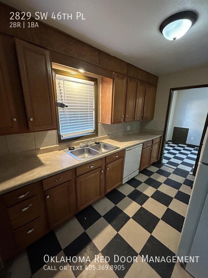 Building Photo - 2829 SW 46th Pl