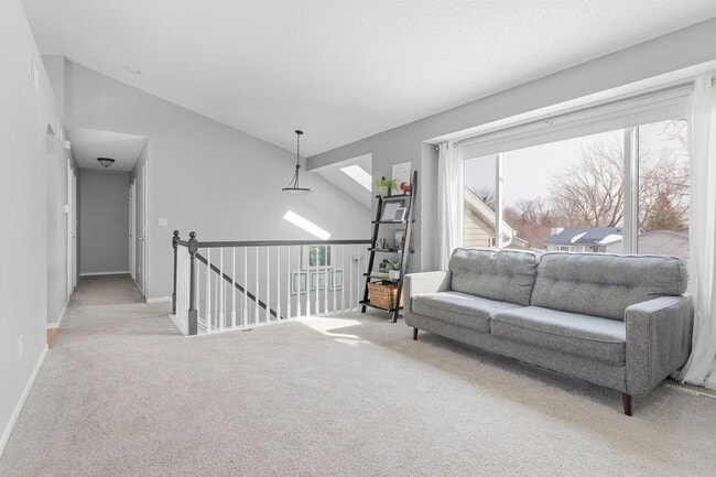 Building Photo - Spacious 5 Bed, 2 Bath Split-Level Home Near Bishop Elementary