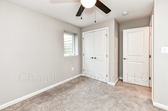 Building Photo - 1015 Woods Pl