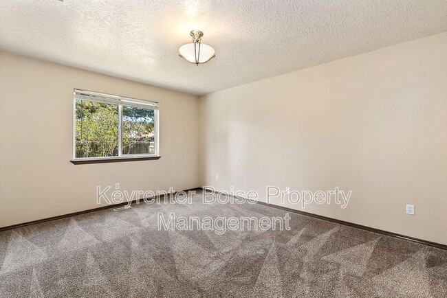 Building Photo - 3354 W Wave Dr