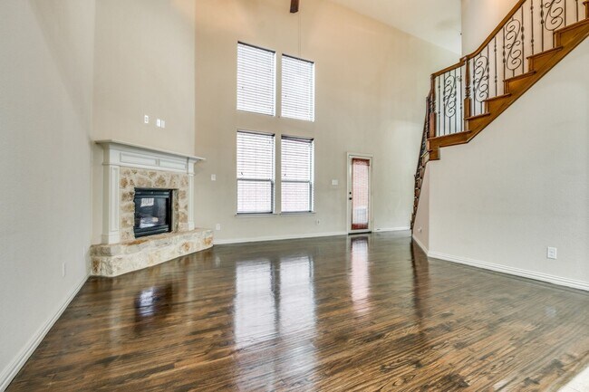 Building Photo - Luxurious 4BR/3BA Home in Grand Prairie – ...