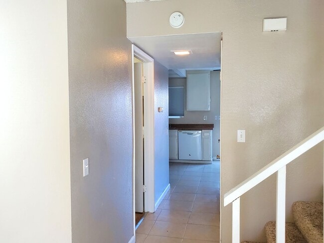 Building Photo - Nice 2-Story 2-Bedroom Condo Available in Grand Terrace!