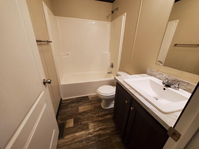 Building Photo - 4 Canary Hill Dr