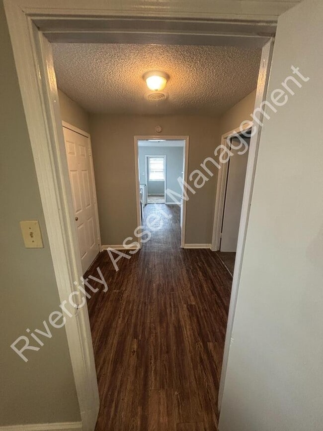 Building Photo - This Beautiful 4-Bed 2-Full Bath Home is Ready for Move In!!!! SECTION 8 WELCOMED