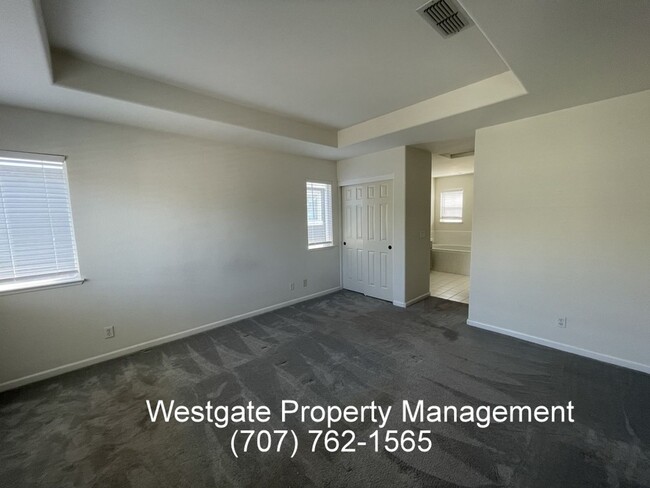 Building Photo - 1453 Woodside Cir