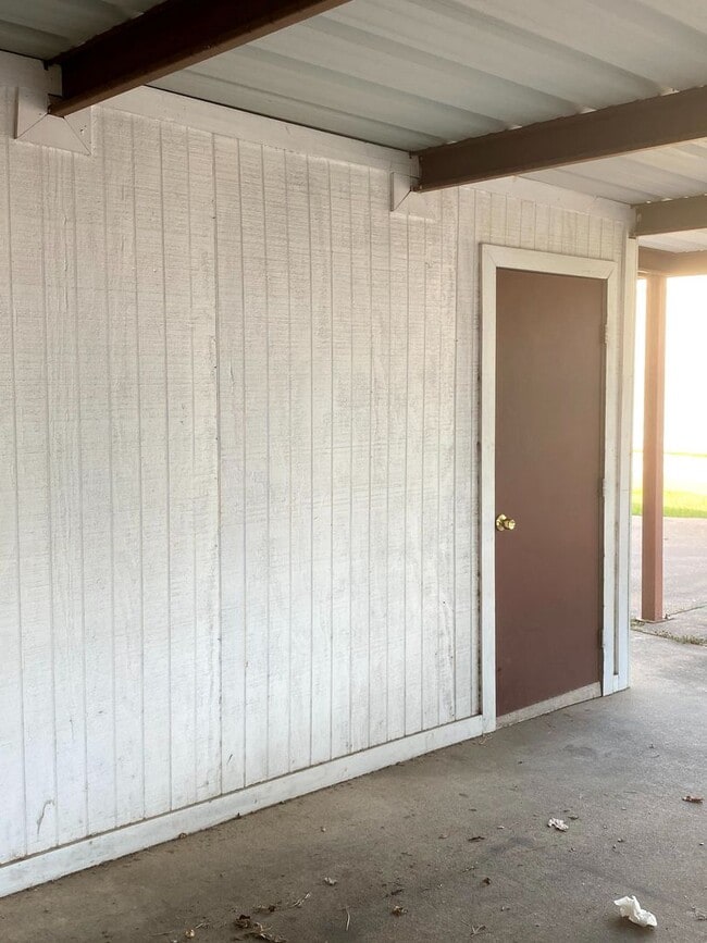 Building Photo - PRELEASE AVAILABLE! 2 BED 2 BATH DUPLEX WI...