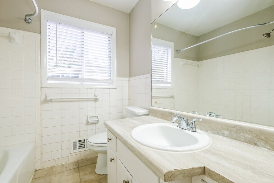 Building Photo - 2076 Cherrybrook Dr