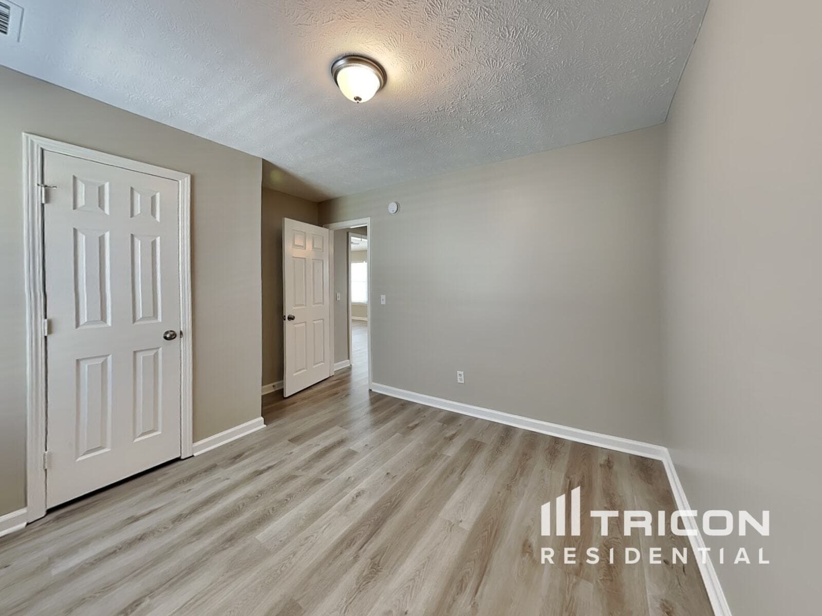 Building Photo - 928 Pin Oak Dr