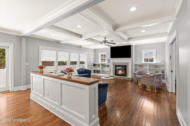 Building Photo - 558 Cedar Ave