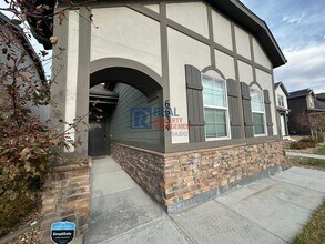 Building Photo - 6634 N Cathay St