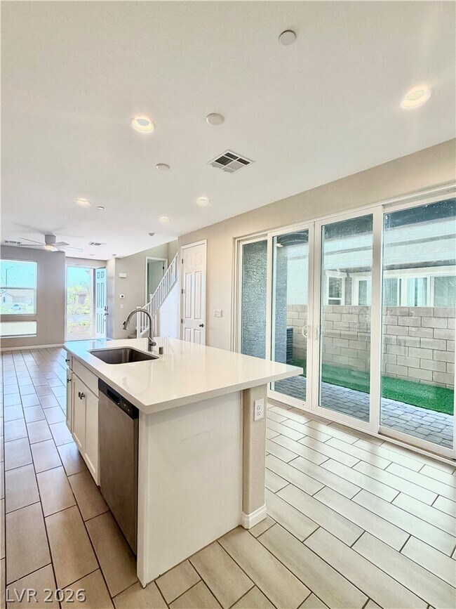 Building Photo - 666 Cottonwood Hl Pl