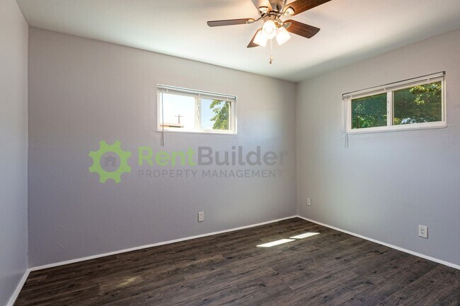 Building Photo - 8505 Roma Ave NE