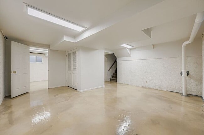 Building Photo - 1109 Panorama Dr