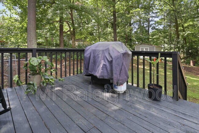 Building Photo - 5017 Gatewood Dr