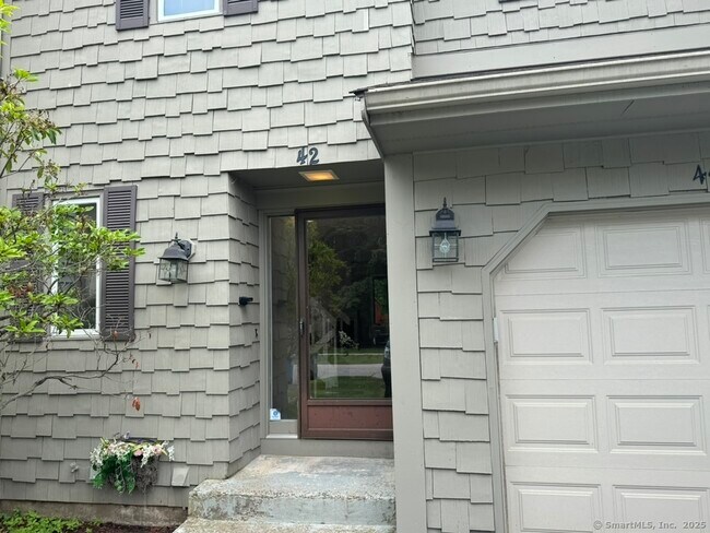 Building Photo - 42 Uplands Way